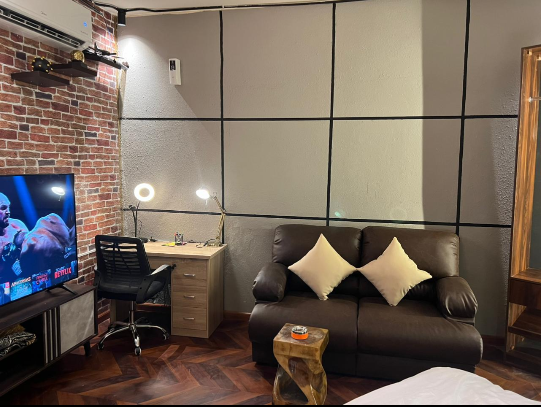 300 Practical Apartment self check-in