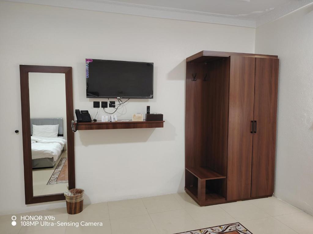 غرفه بسريرين سنقل ودوره مياه