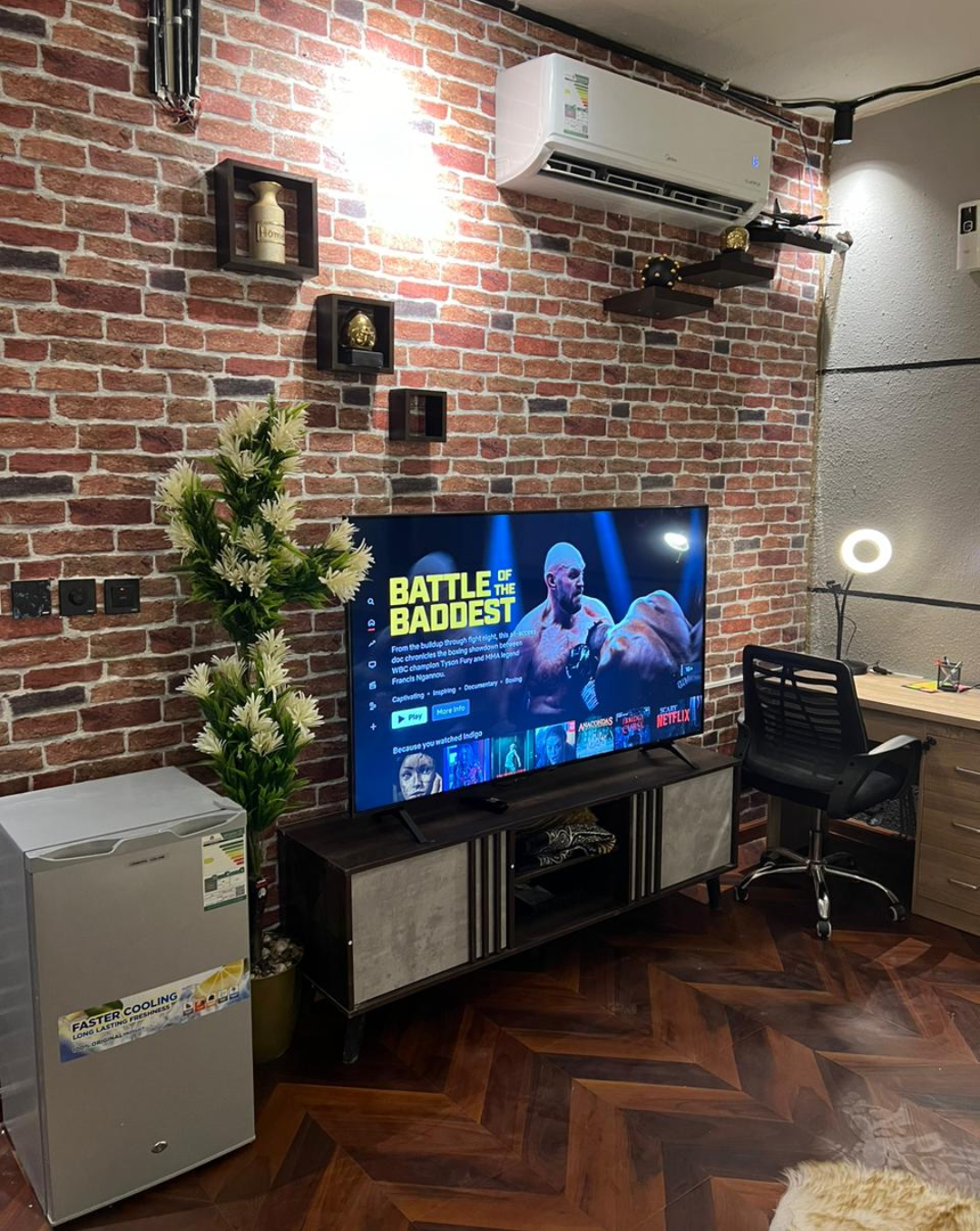 300 Practical Apartment self check-in