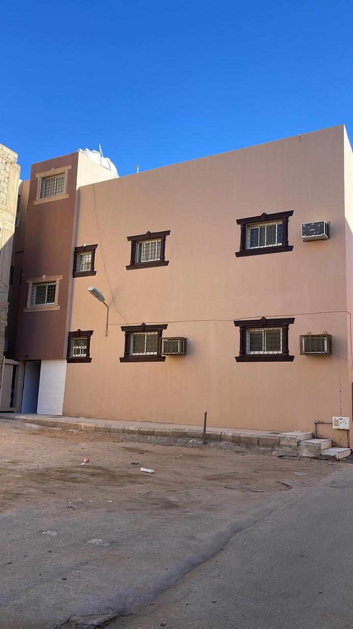 شقه فندقيه ثلاث غرف بحي شعبي