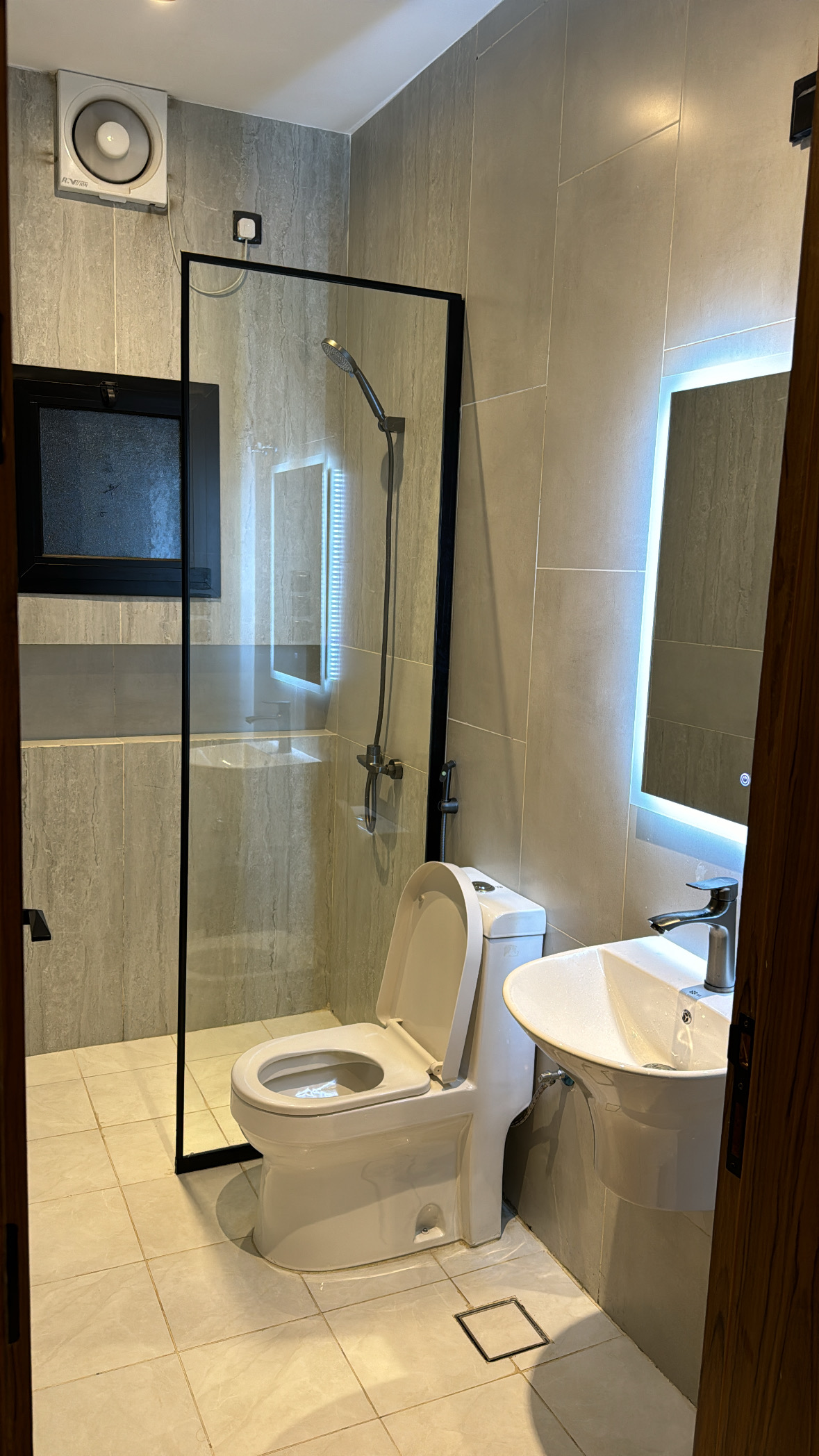 شقه بغرفتين نوم وصاله جلوس هادئه