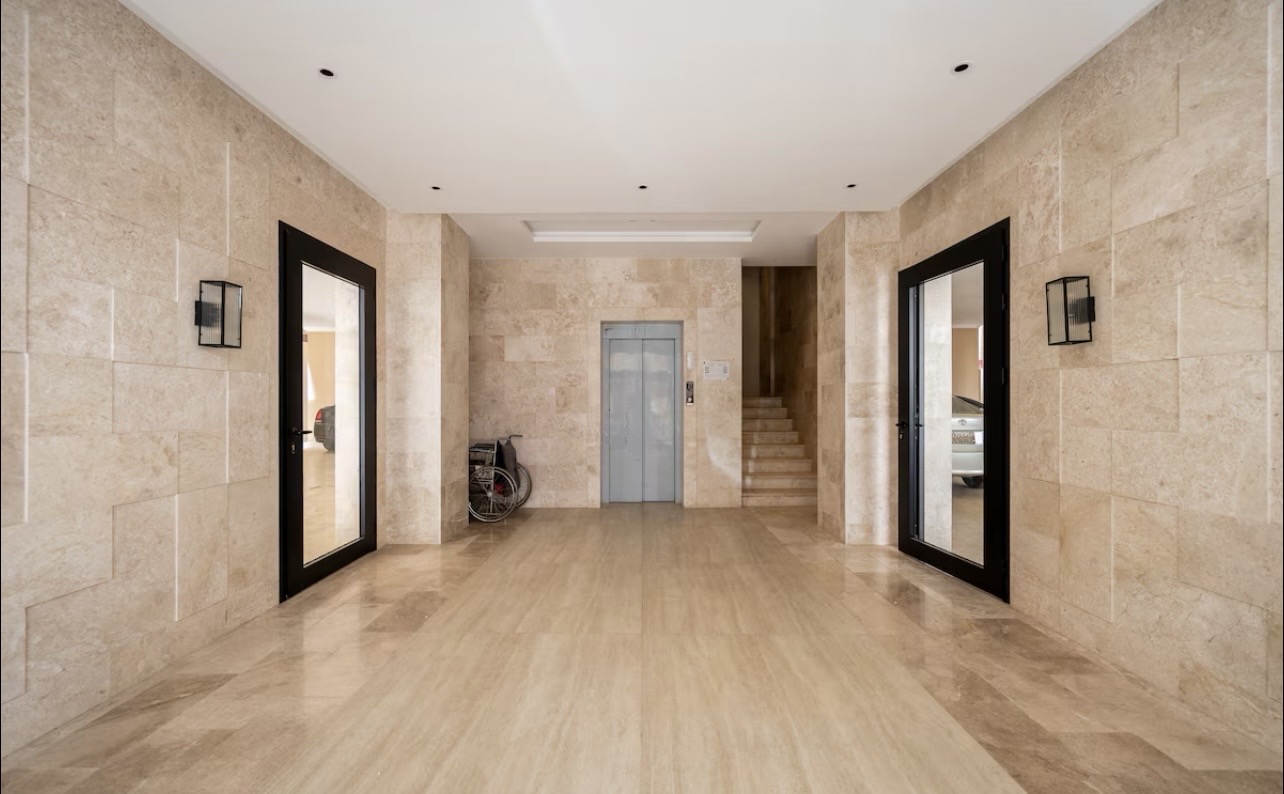 شقه من غرفه وصاله بتصميم فندقي انيق