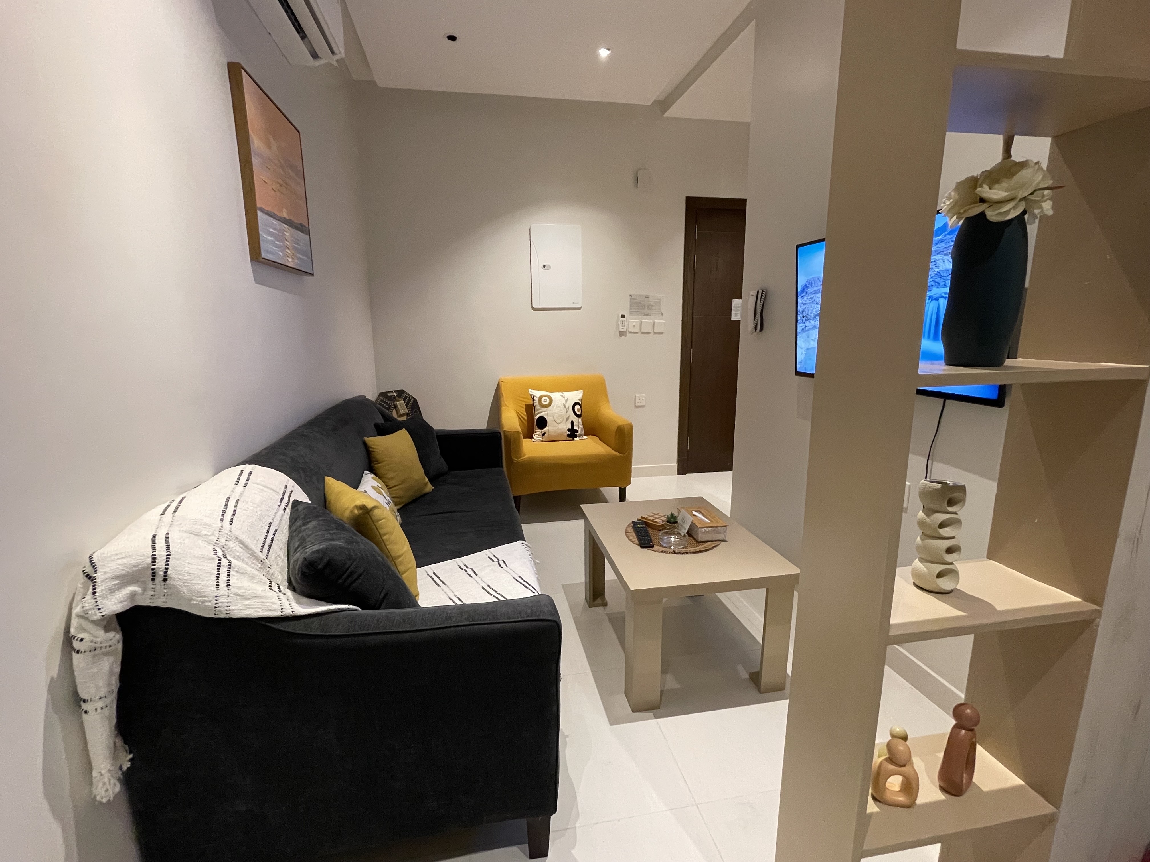 شقه من غرفه وصاله بتصميم فندقي انيق