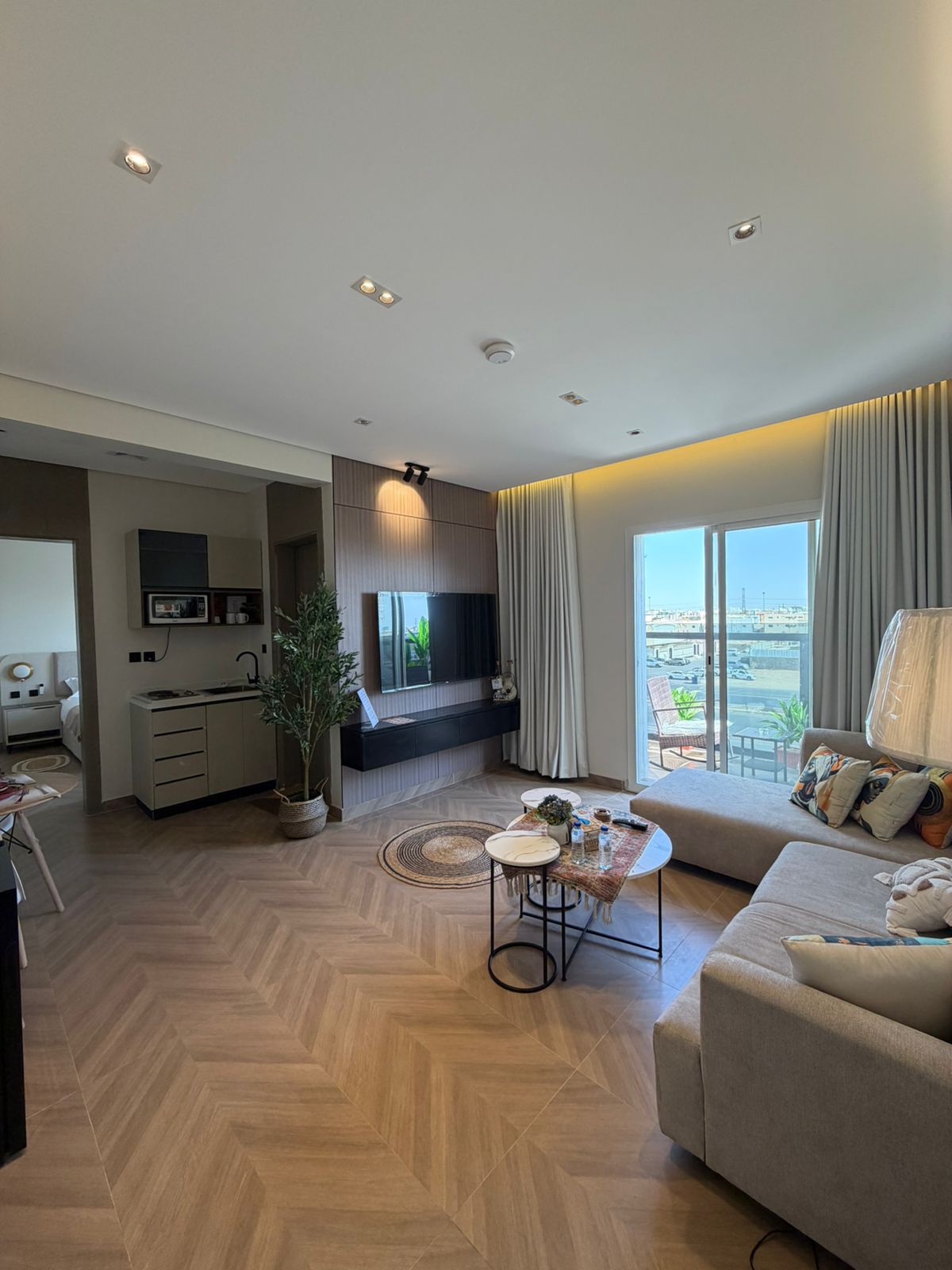 شقه ماستر واطلاله بلكونه