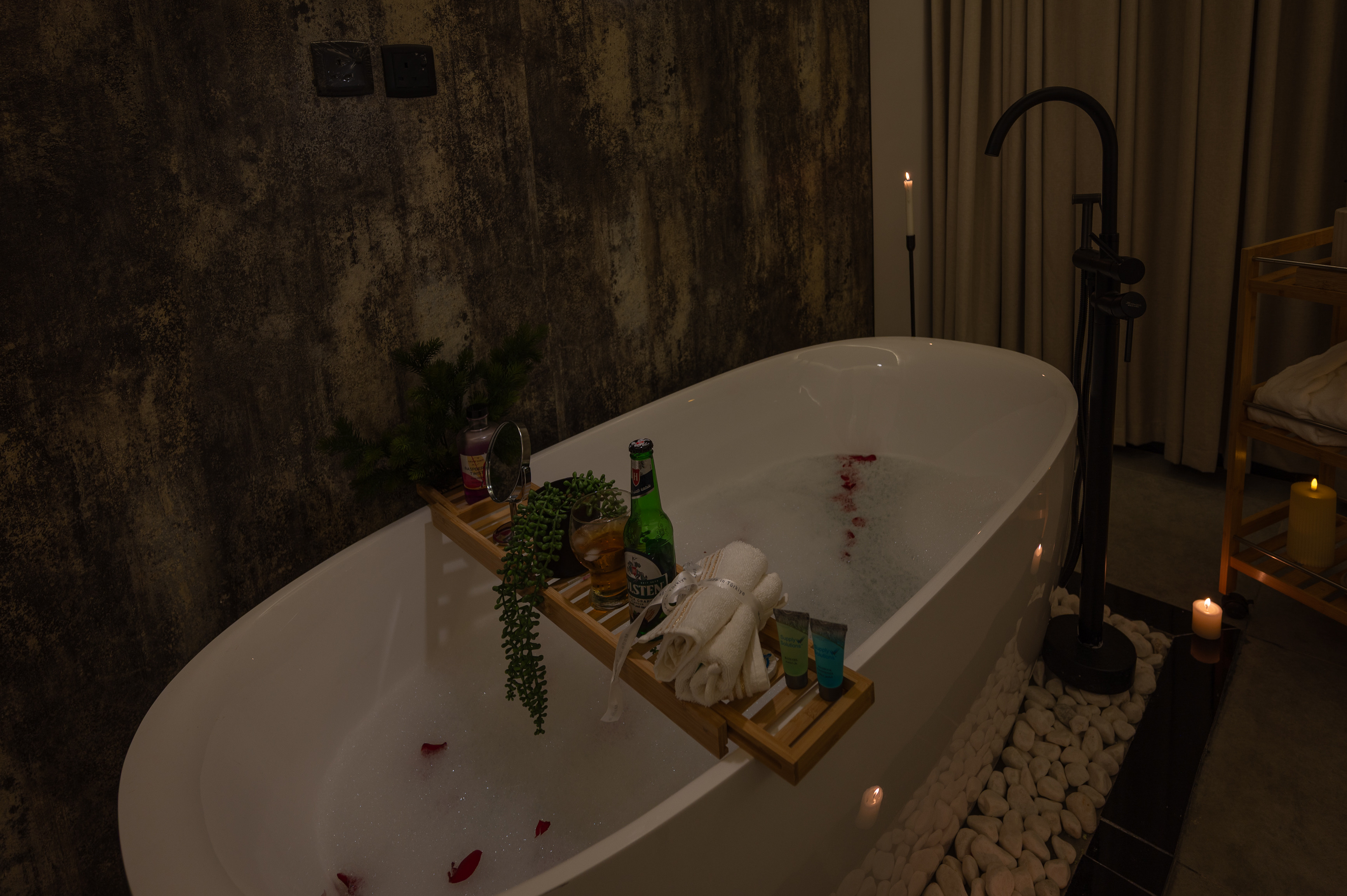 وحده فندقيه فاخره ب حوض استحمام