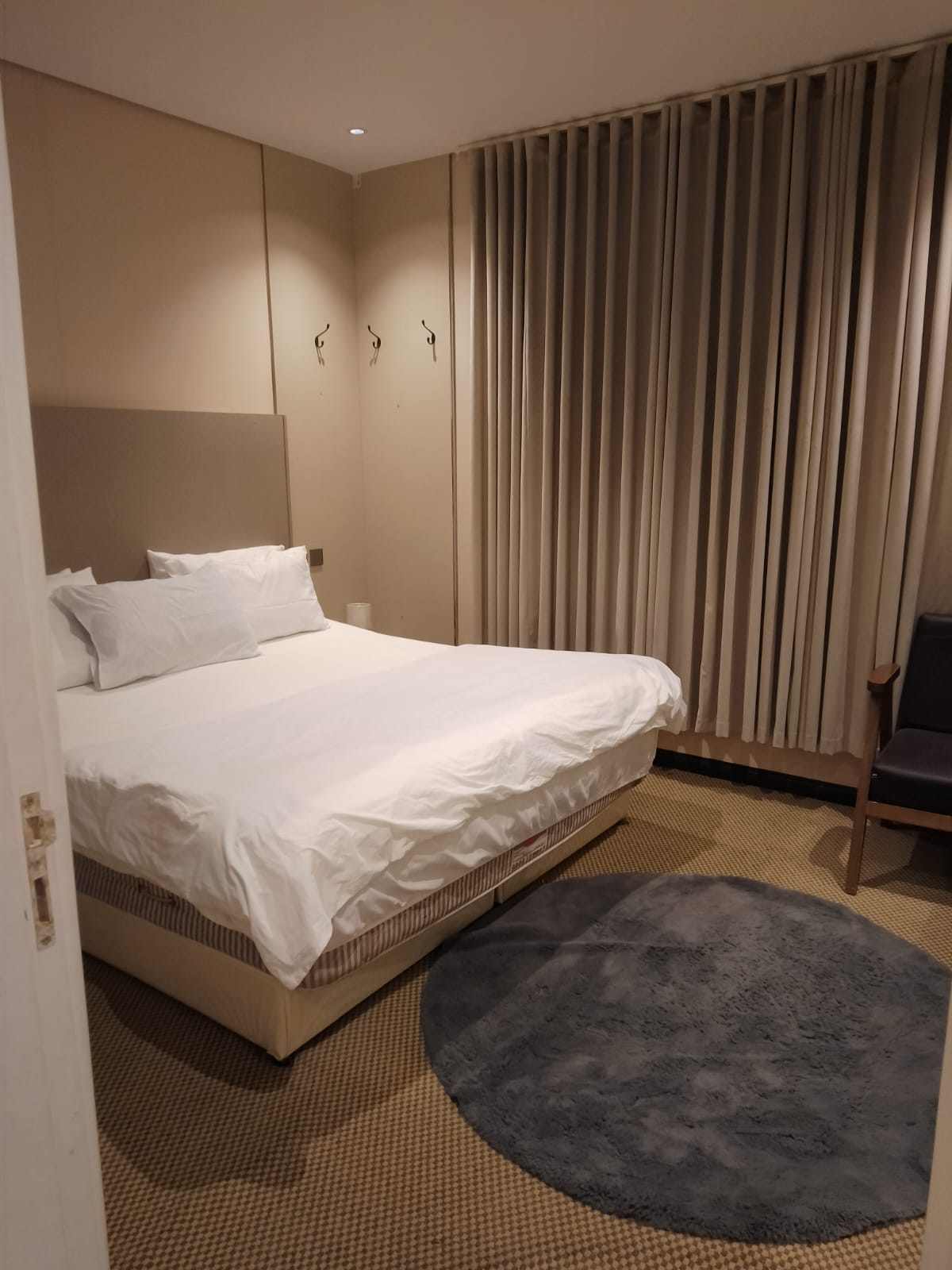 شقه فندقيه ثلاث غرف بحي شعبي