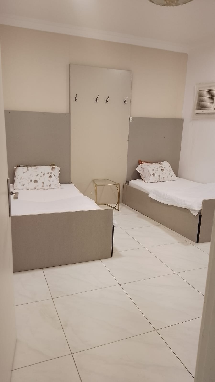 شقه فندقيه ثلاث غرف بحي شعبي