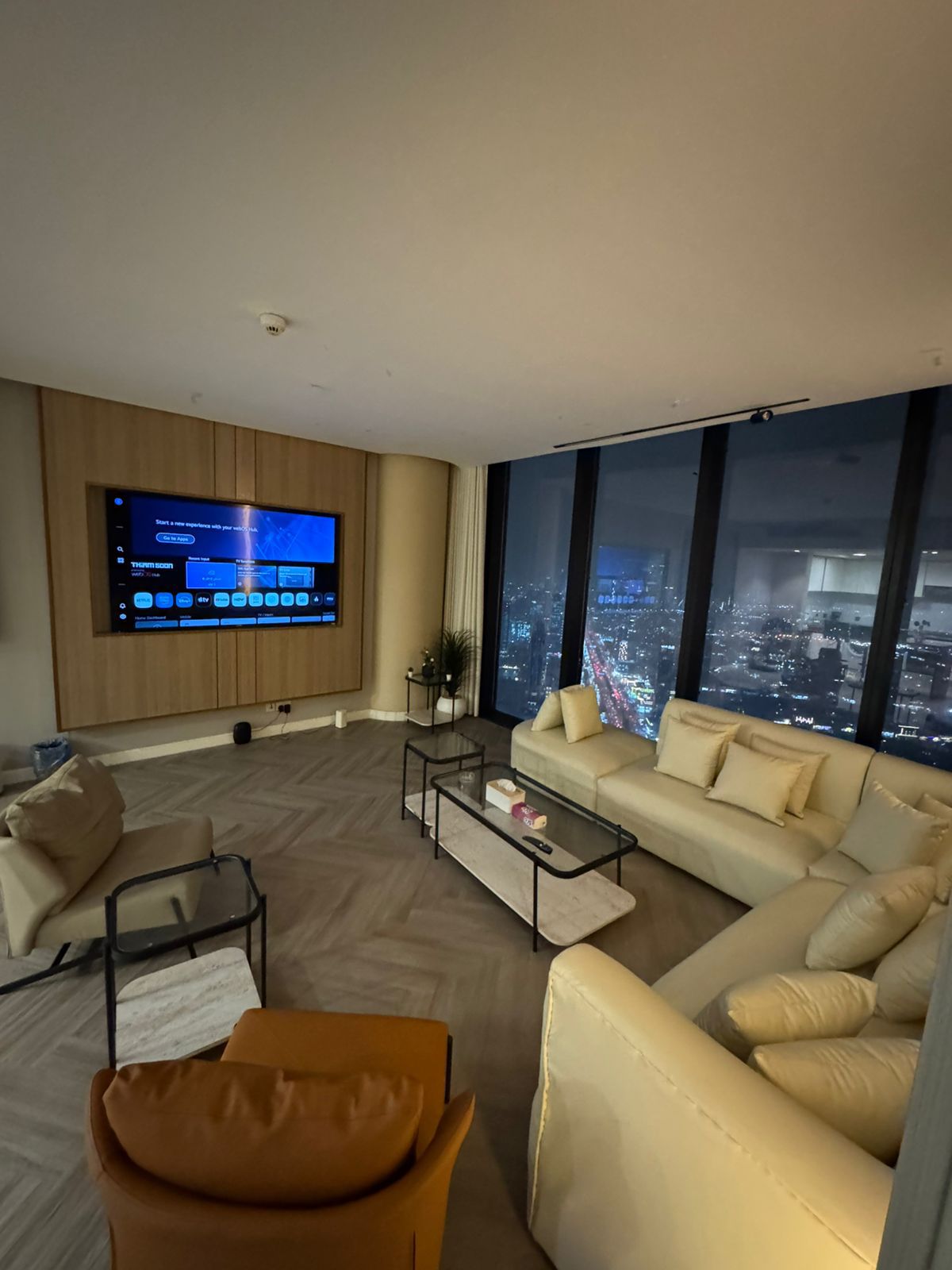 شقه غرفه وصاله في برج رافال دور ٥٠