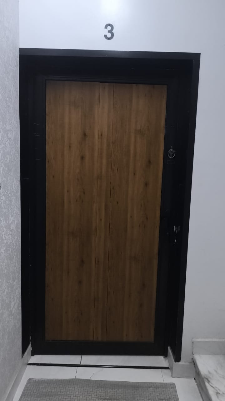 شقه فندقيه ثلاث غرف بحي شعبي