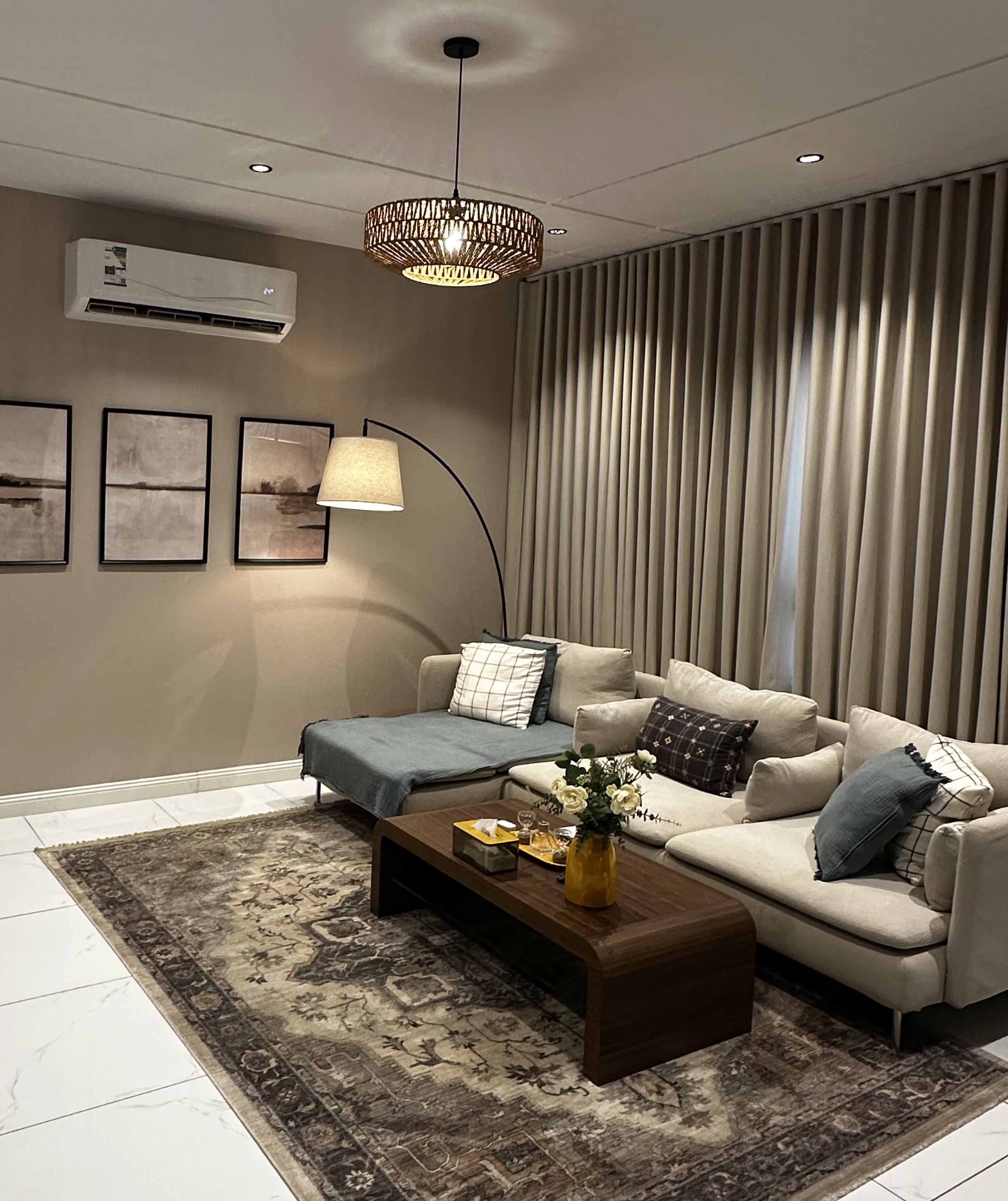 دخول ذاتي TV 75 inch صاله وغرفه نوم قرب المطار