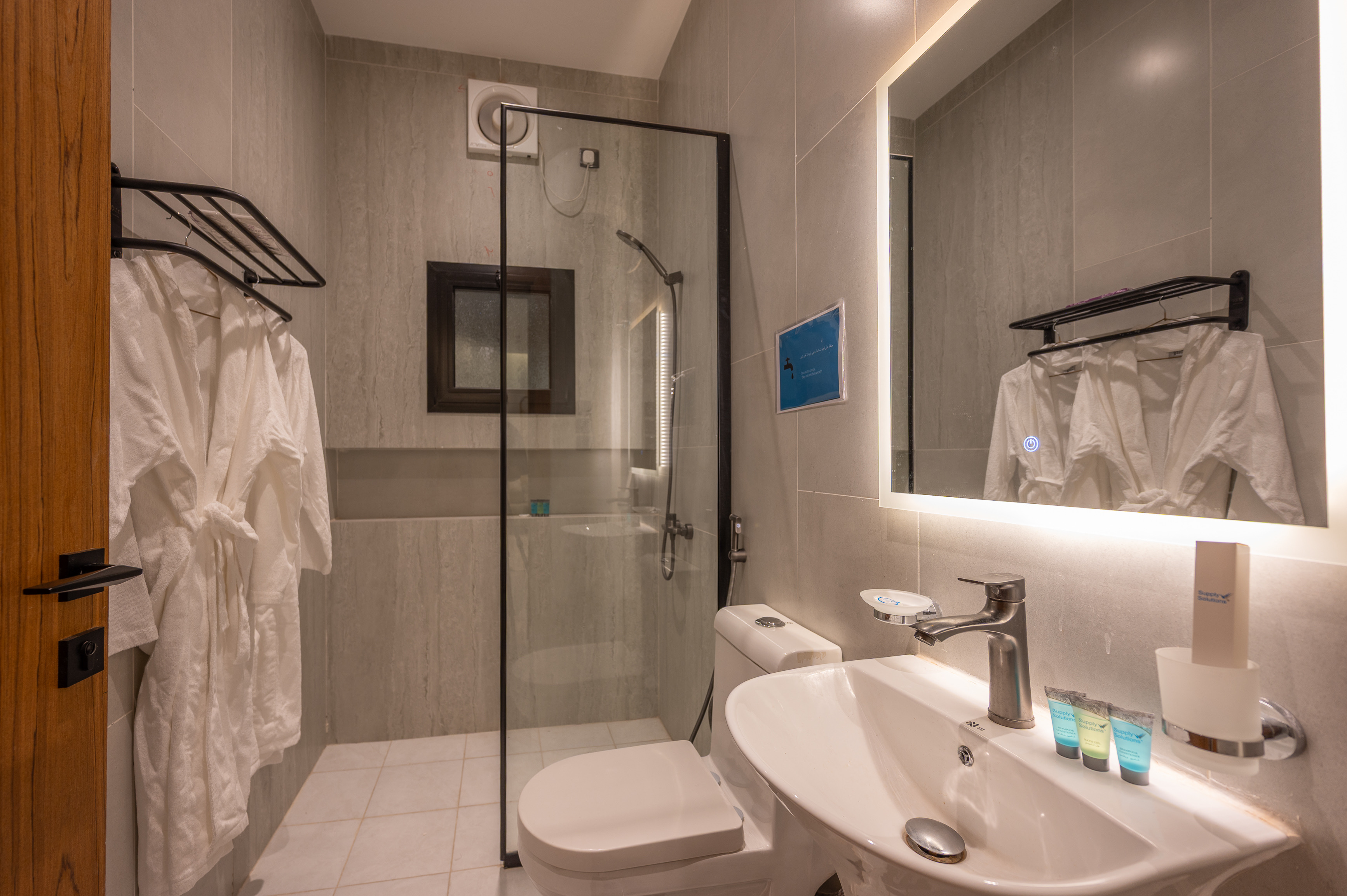 وحده فندقيه فاخره ب حوض استحمام