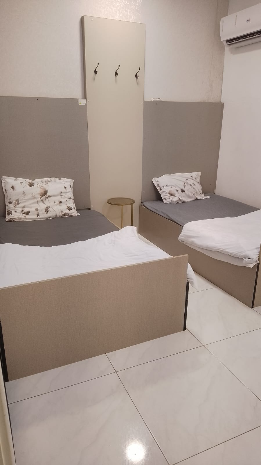 شقه فندقيه ثلاث غرف بحي شعبي